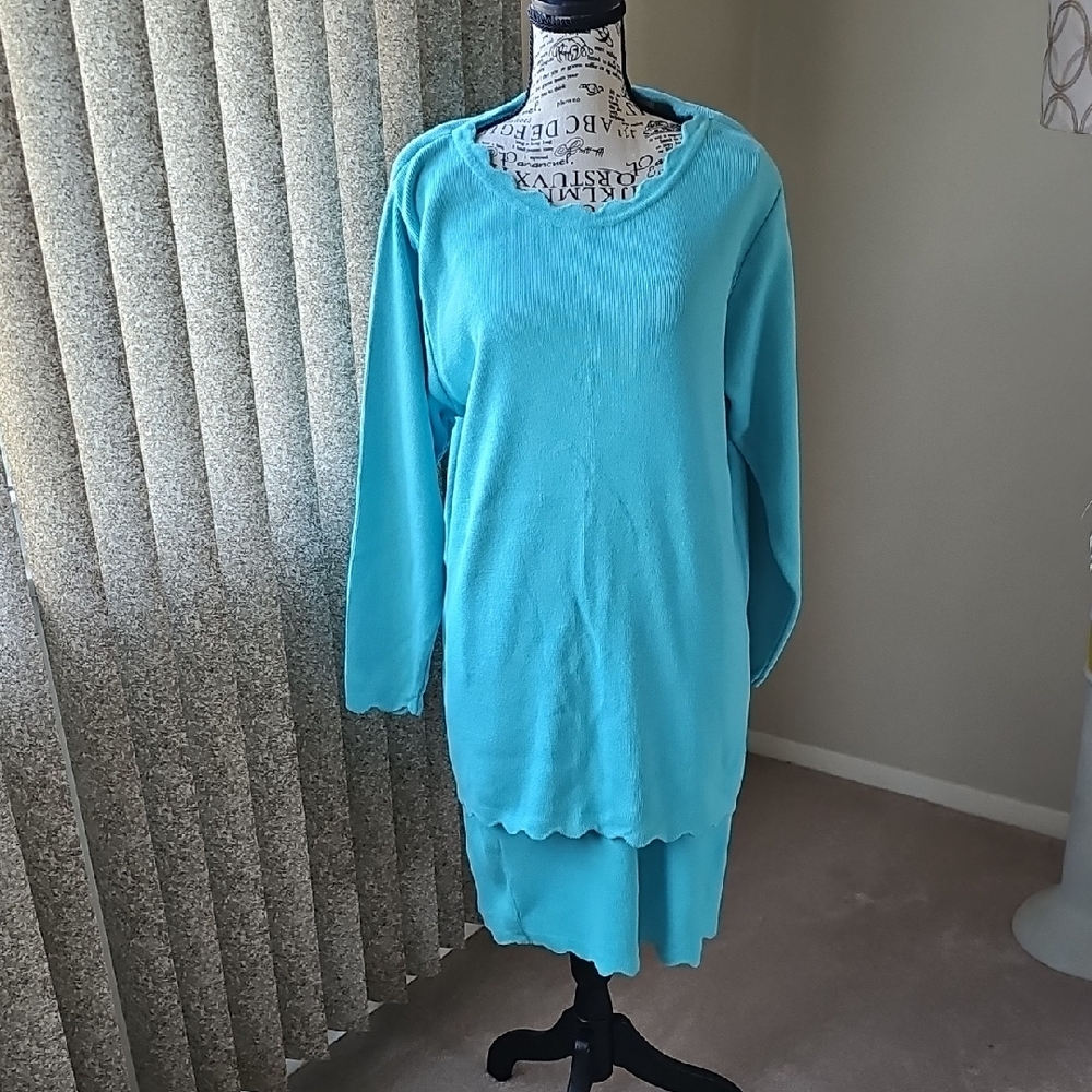 POWDER BLUE TWO PIECE KNIT OUTFIT Vibrant Blue Long Sleeve Dress...Size US SMALL